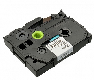 Оригинальная кассета с лентой Brother для печати наклеек черным на зеленом фоне, ширина 24 мм, длина: 8 м.
